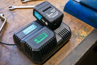 HAZET Schnell-Ladegerät für 18 Volt Akkus 9501-1018 ∙ L x B x H: 205 mm x 150 mm x 80 mm Bild 8