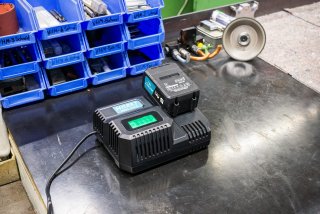HAZET Schnell-Ladegerät für 18 Volt Akkus 9501-1018 ∙ L x B x H: 205 mm x 150 mm x 80 mm Bild 9
