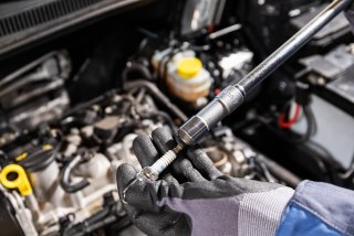 HAZET Zündkerzen Steckschlüsseleinsatz 900AKF ∙ 1/2 Zoll (12,5 mm) Vierkant hohl ∙ Außen Sechskant Profil ∙ SW 16 mm ∙ 5⁄8″