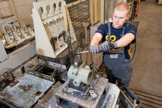 HAZET Knarren Ring-Maulschlüssel Satz ∙ mit Vierkant-Adaptern 163-186/16 ∙ Außen Doppelsechskant-Tractionsprofil ∙ 16-teilig ∙ 8