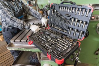 VIGOR Steckschlüssel Satz ∙ V3277N ∙ 5/16 Zoll (8 mm) Sechskant massiv | 1/4 Zoll (6,3 mm) Vierkant hohl | 3/8 Zoll (10 mm) Vierka