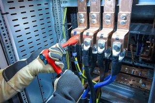 HAZET HiPer Feinzahn-Umschaltknarre ∙ schutzisoliert 8816HPKV ∙ 3/8 Zoll (10 mm) Vierkant massiv ∙ Länge: 208 mm HAZET HiPer Feinzahn-Umschaltknarre ∙ schutzisoliert 8816HPKV ∙ 3/8 Zoll (10 mm) Vierkant massiv ∙ Länge: 208 mm